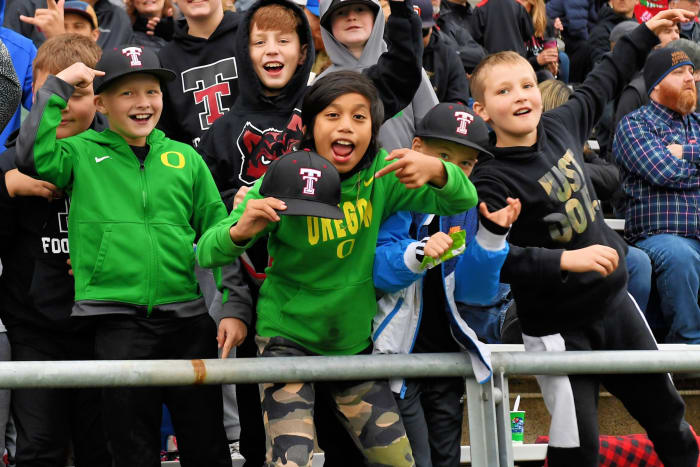 a.Tualatin.West-Linn.6A-football-semifinal.Leon-Neuschwander.108